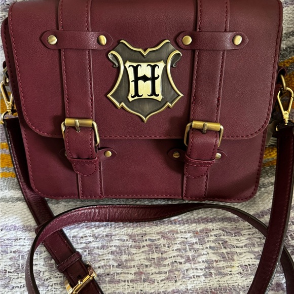 Harry Potter Purse Set-Burgundy Bag with Crest, Kisslock Gringotts Change Purse. - Picture 2 of 12